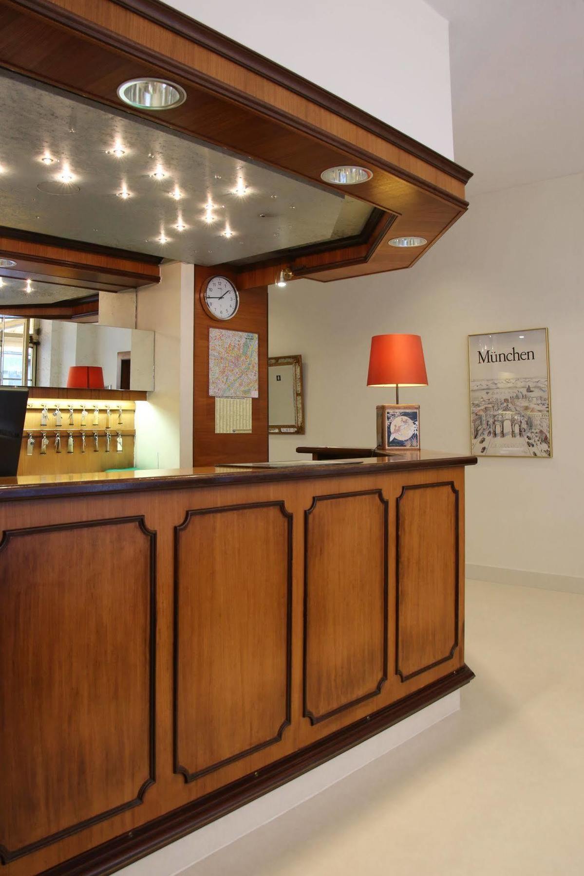 Andi Stadthotel Hotel 3*